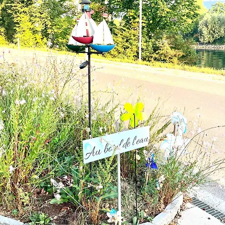 Au Bord De L'eau Homestay *