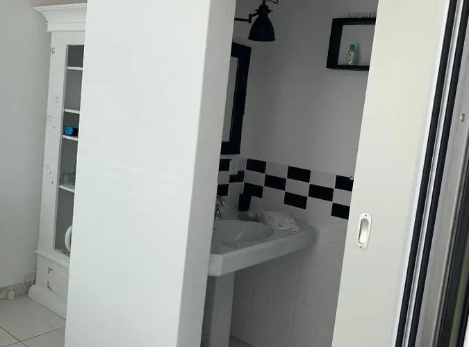 Au Bord De L'eau בית אירוח