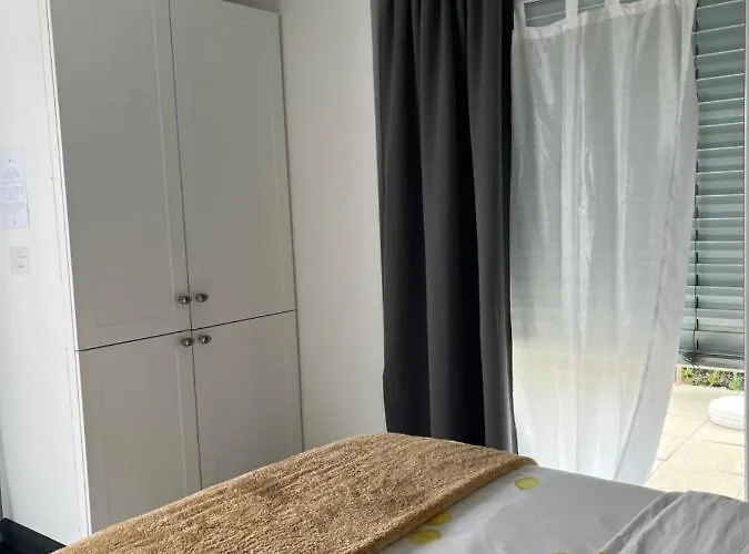 Au Bord De L'eau Privatunterkunft *