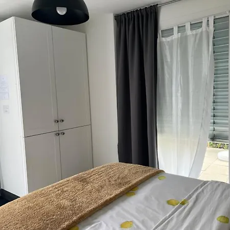 Au Bord De L'eau منزل للإقامة *